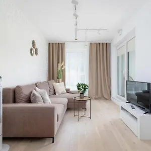 With Balcony & Parking Mogilska By Renters Prestige Apartament Kraków